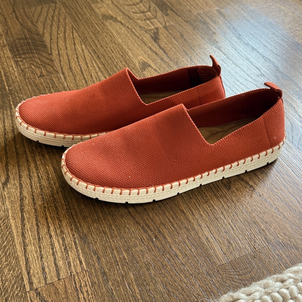 Gianni Bini Nyla Slipon Flats with Memory Foam Womens 8M - Very Comfortable
